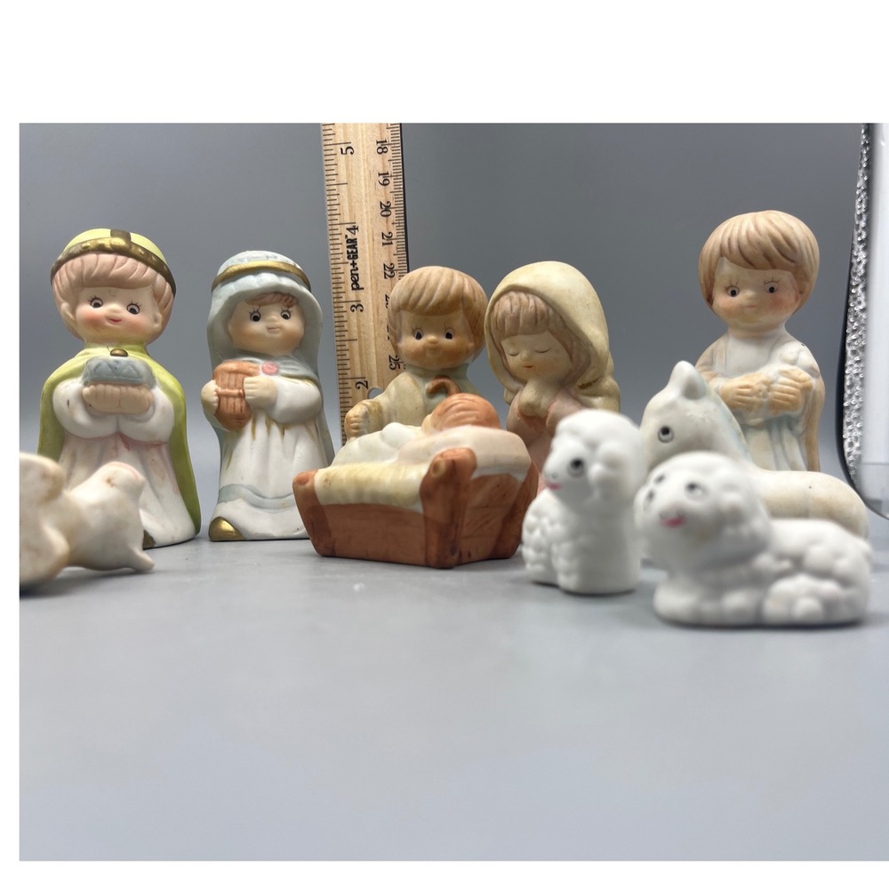 Vintage Nativity Taiwan Ceramic bisque 11 piece set - Picture 6 of 6